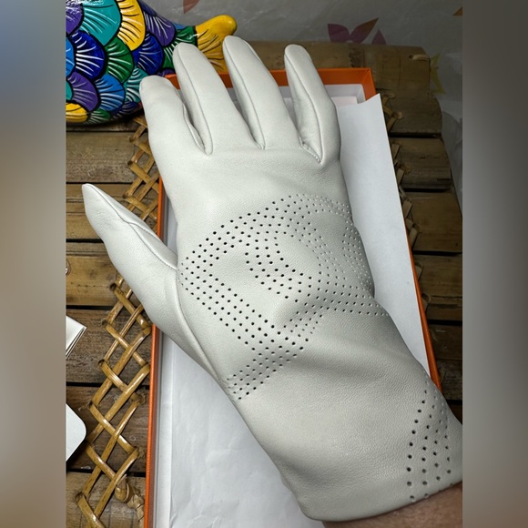🐳 Hermès leather gloves in Gris Perle in Lambskin size 7.5 - Picture 5 of 14